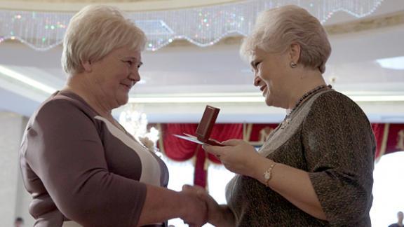 На Ставрополье медали «Материнская слава» получили 19 многодетных мамочек
