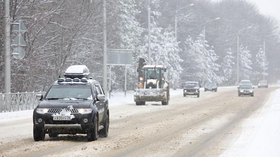 Снежная погода вынуждает ставропольских автомобилистов быть особенно осторожными