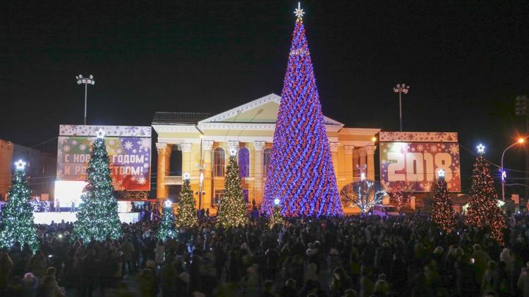 34 ёлки украсят площадь Ленина Ставрополя в новогодние праздники