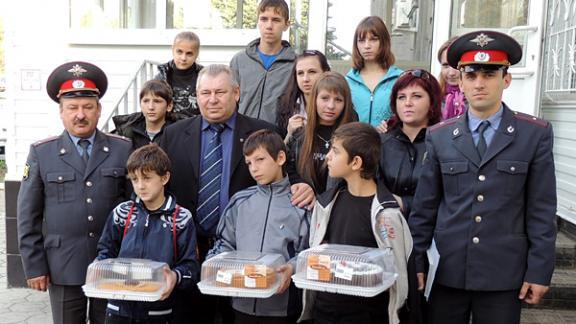 Детдомовцы из села Дивного побывали в гостях у своих шефов в отделе МВД
