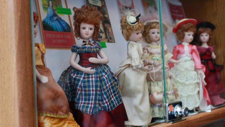 Выставка фарфоровых кукол героинь классики открыта для всех желающих в СКФУ