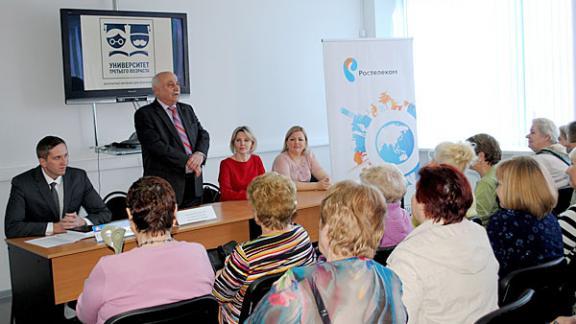 Более 850 пенсионеров в Ставрополе и Пятигорске освоили Интернет с «Ростелекомом» и ПФР