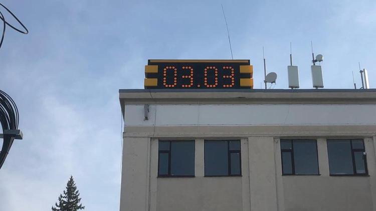 Часы на площади Ленина в Ставрополе заработали