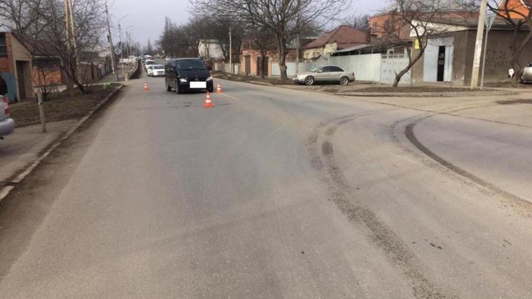 В Пятигорске под колёса минивэна угодила 11-летняя школьница