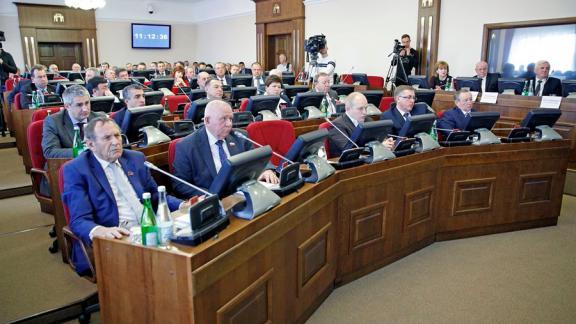 Ряд поправок в законы внесли депутаты Думы Ставрополья на последнем в году заседании