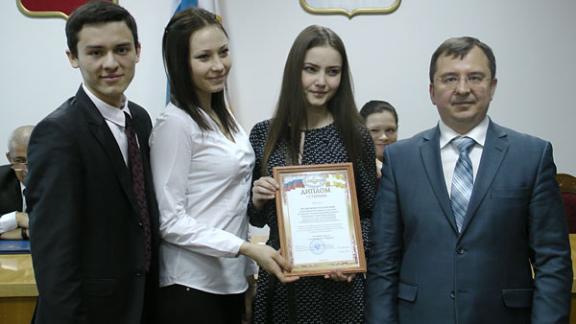 Ставропольский крайизбирком наградил победителей конкурсов