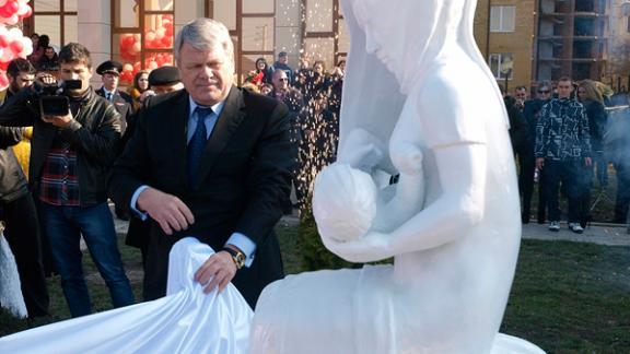 На Ставрополье открыт первый памятник матерям