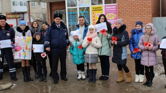 Ставропольские школьники вручали пешеходам «Валентинки безопасности»