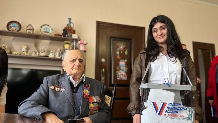 100-летний ветеран из Предгорного округа Ставрополья проголосовал дома