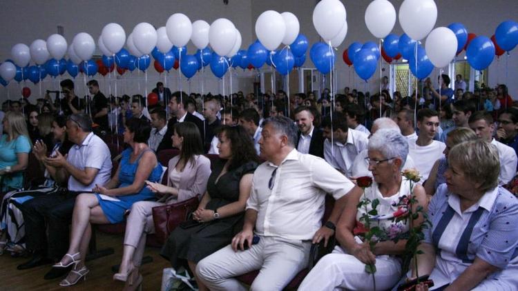 В ставропольском колледже связи получили дипломы 130 специалистов