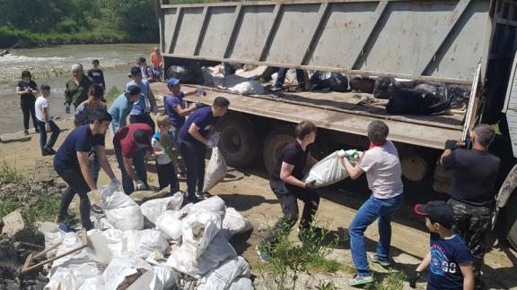 В Кисловодске волонтеры вывезли 10 тонн мусора