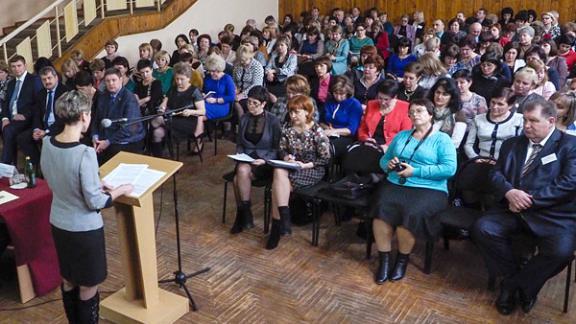Меры снижения административной нагрузки обсудил с педагогами губернатор Ставрополья
