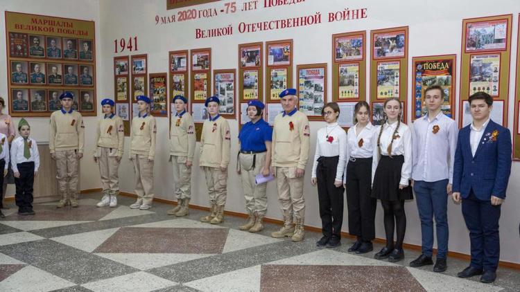 В лицее Ставрополя торжественно открыли парту Героя России