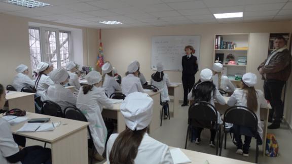 Сотрудники ГИБДД в Ставрополе поздравили студентов с Татьяниным днём