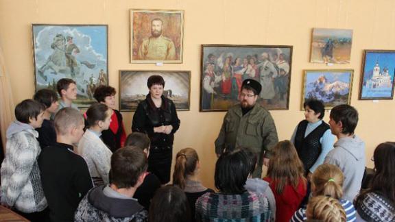 В Михайловском профлицее открыта выставка к 75-летию ставропольского отделения Союза художников