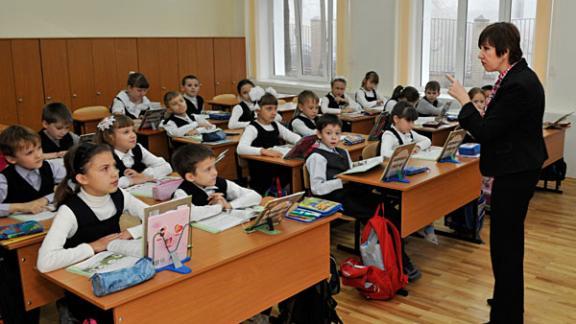 Лучшие учителя Ставрополья получат денежные премии по 200 тысяч рублей