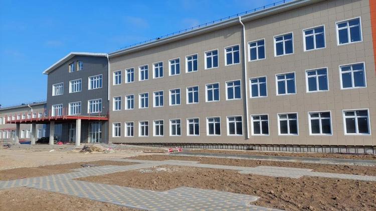 Новая школа в селе Прасковея на Ставрополье готова на 70 процентов