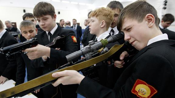 Урок мужества в Ставропольском президентском кадетском училище провели сотрудники ФСБ