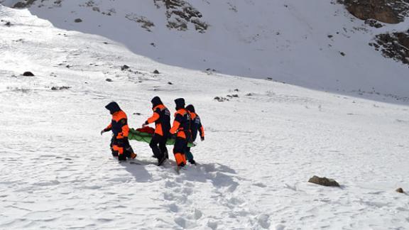 Поиск пострадавших под лавинами и оказание им помощи отрабатывали спасатели в Приэльбрусье