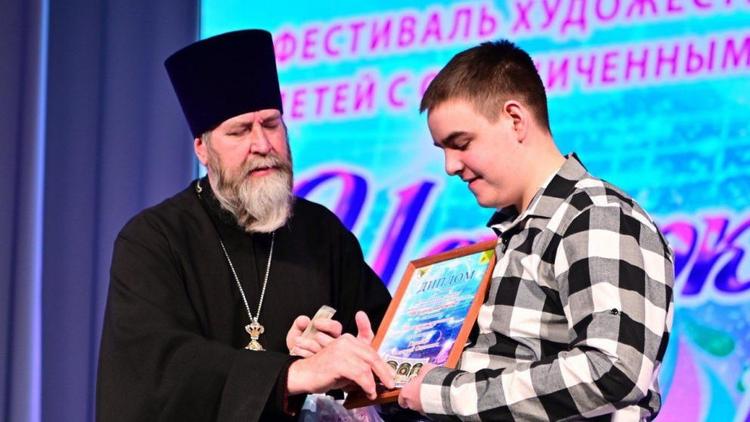 Участники фестиваля «Искорки надежды» в Будённовске покорили талантом зрителей