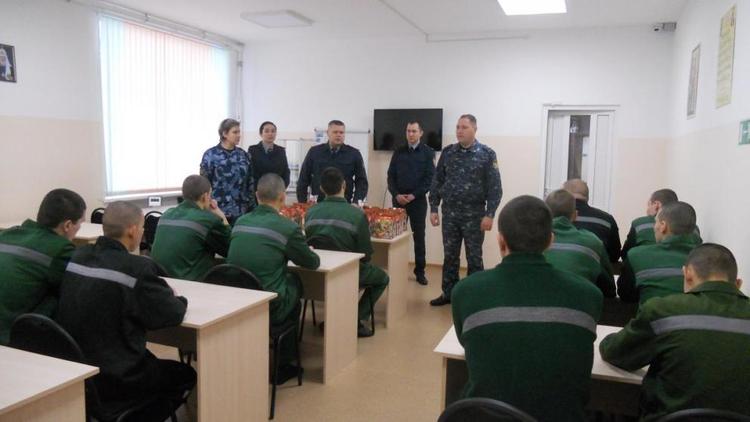 Сотрудники краевого УФСИН в Волгоградской области вручили подарки осуждённым подросткам со Ставрополья