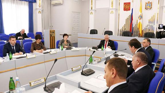 Бюджетные корректировки обсудили в Думе Ставропольского края
