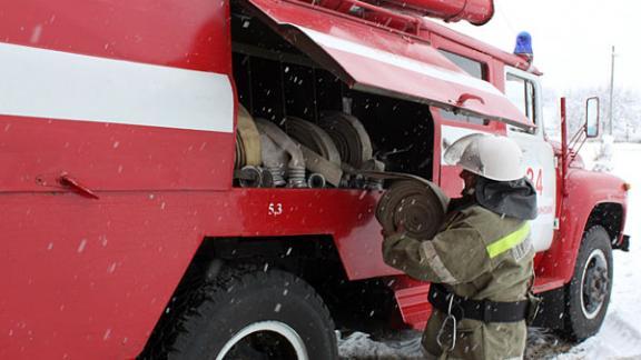 Пожарные тушили сено в Ипатовском районе: похоже на поджог