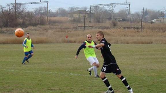 В Андроповском районе окончание футбольного сезона ознаменовали мини-турниром двух команд