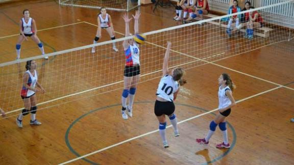 В Невинномысске определились победители зонального первенства края по волейболу среди девушек