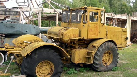 Трактор загорелся под водителем в Арзгирском районе