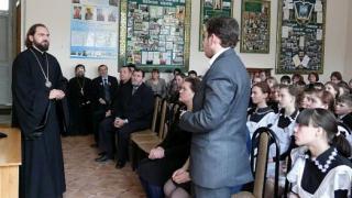 Епископ Феофилакт рассказал о Масленице ученикам Свято-Никольской гимназии Кисловодска