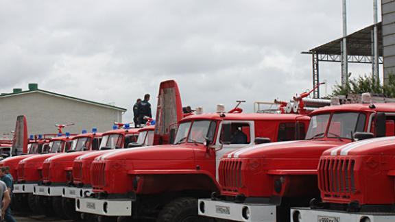 12 новых пожарных «УРАЛов» прибыли для засушливых зон Ставрополья
