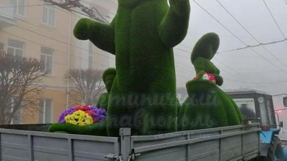 Зелёный медведь и дамы с цветами украсили Ставрополь