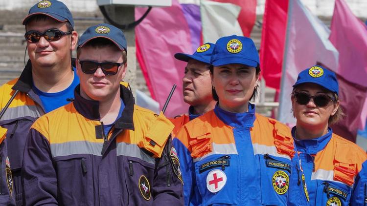 Сотрудников МЧС, боровшихся со стихией на Ставрополье, наградили в Минводах