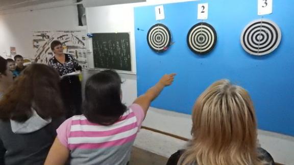 В кадетской школе Ставрополя прошло стрелковое двоеборье среди матерей