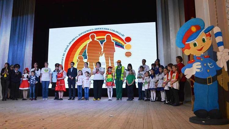 На Ставрополье выбрали лучшую агитбригаду родителей, обучающую детей дорожной грамотности