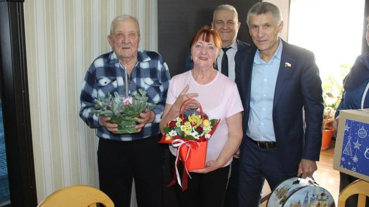 Депутат Госдумы РФ поздравил ветерана ВОВ с предстоящими праздниками