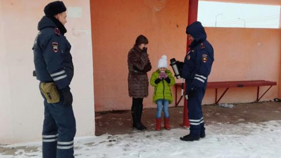 Ставропольские автоинспекторы спасли от холода мать с ребенком