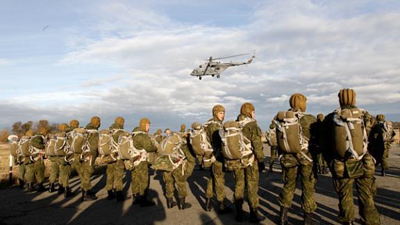 Призывники пройдут подготовку парашютистов-десантников в Ставрополе, чтобы служить в ВДВ