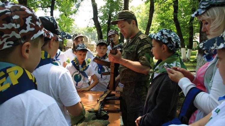 30 ставропольских мальчишек проходят армейскую школу в отряде «Беркут»