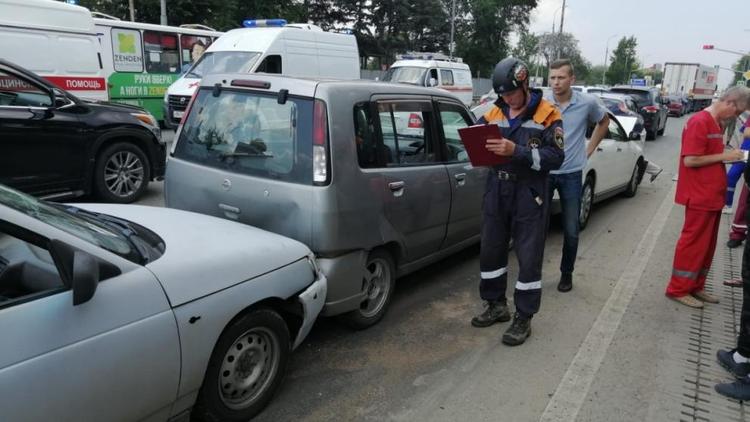 6 автомобилей столкнулись в Невинномысске на пересечении улицы Гагарина и трассы «Кавказ»
