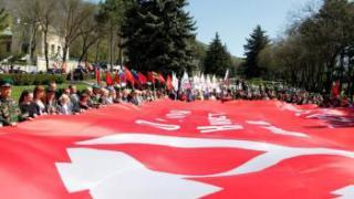 200-метровое Знамя Победы развернули в Пятигорске