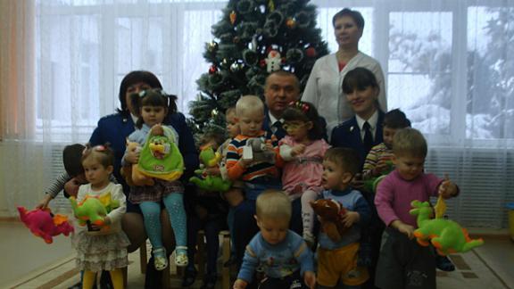 Сотрудники Ленинской прокуратуры Ставрополя устроили праздник детдомовцам