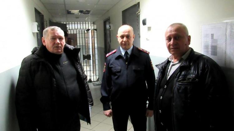 В Кочубеевском районе общественники проверили работу изолятора временного содержания