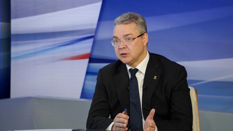 Губернатор Владимиров поручил решить вопрос с проблемными общежитиями в Нефтекумском округе 