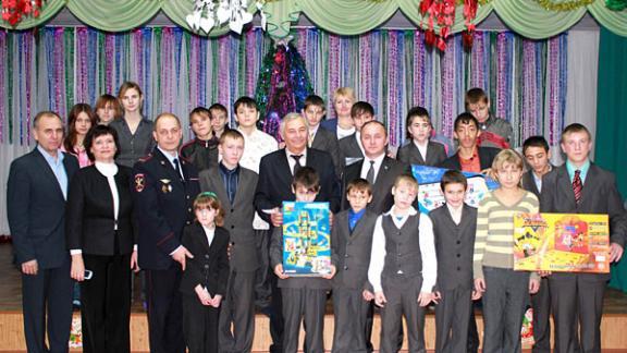 Минсельхоз сделал подарки детям школы-интерната села Падинского