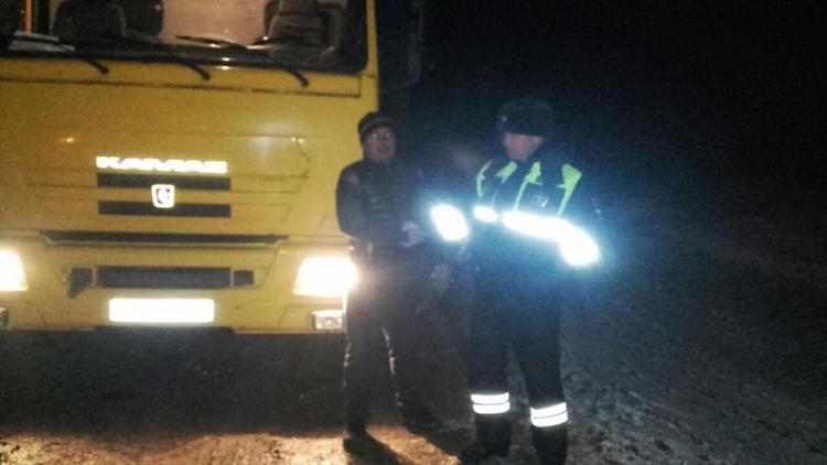 Фуры и легковушку обездвижил снег на дорогах в Благодарненском районе