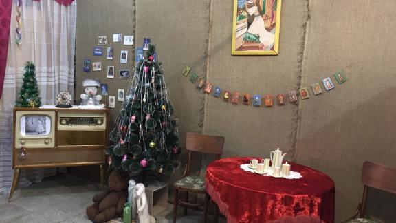 Выставка «Новогодние игрушки, свечи и хлопушки…» представлена в Андроповском музее