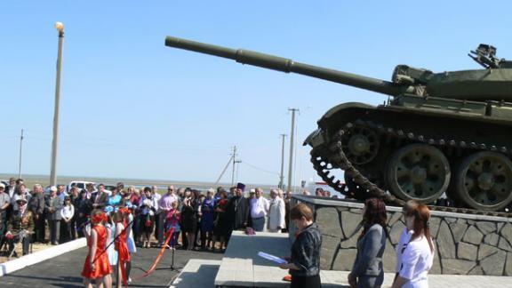 В Дивном открыт монумент боевой славы - танк Т-62