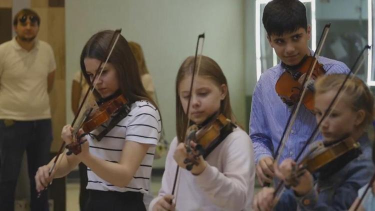 Детский камерный оркестр удивил Ставрополь музыкальным флешмобом